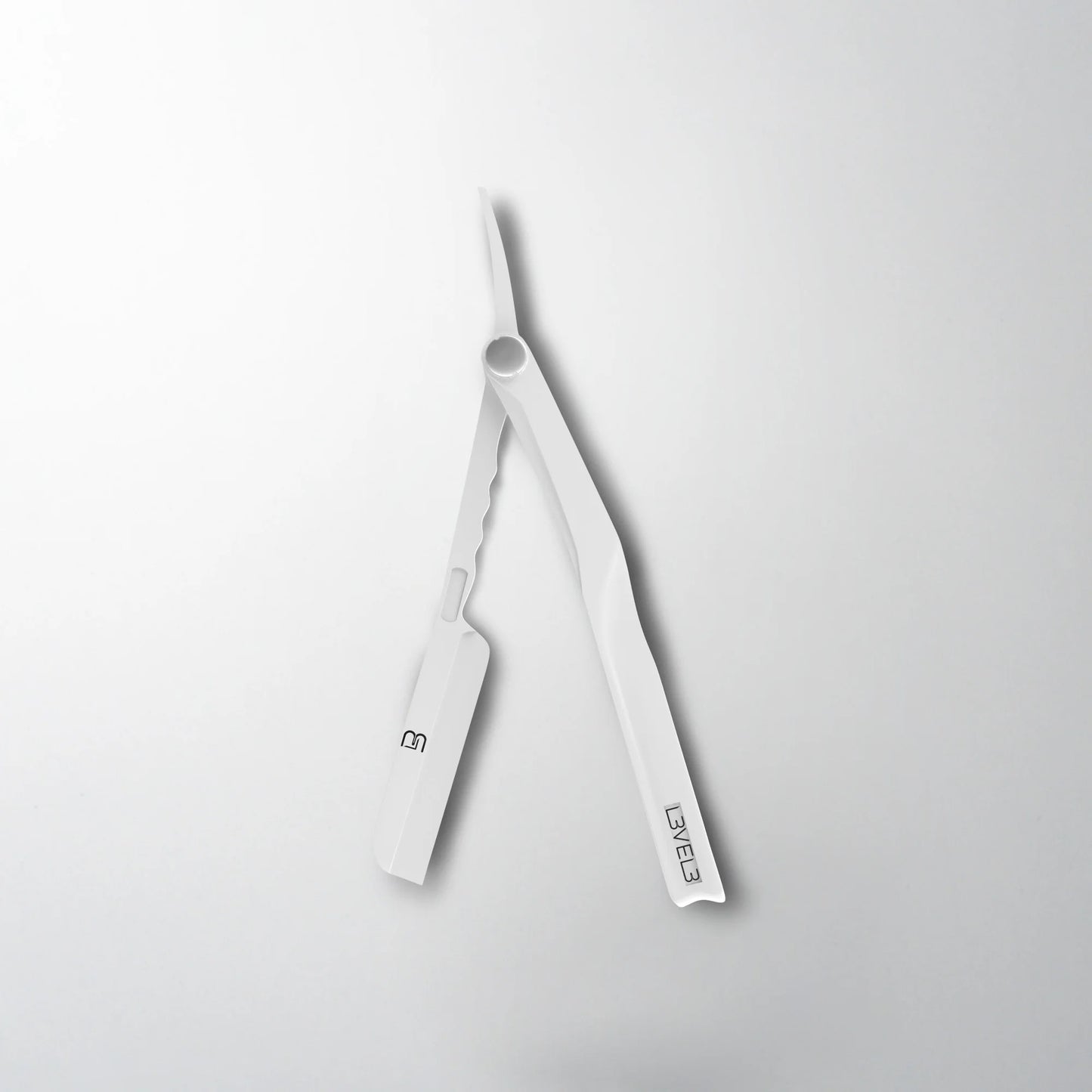 L3VEL 3 - Milly Clutch Razor Holder